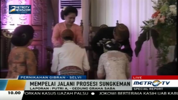 Gibran-Selvi Jalani Prosesi Sungkeman