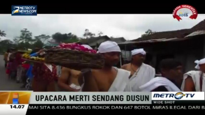 Warga Solo Gelar Upacara Merti Sendang Dusun
