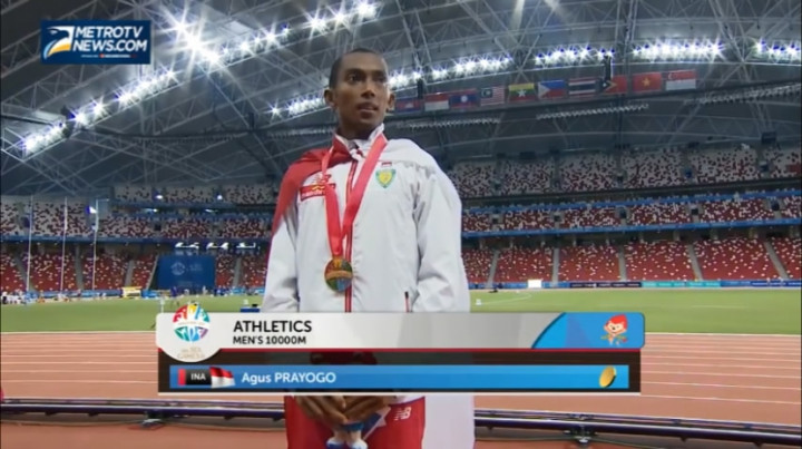 Demi Emas, Agus Rela 