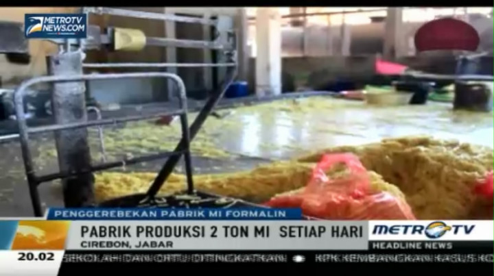 Polisi Gerebek Pabrik Mie Berformalin di Cirebon 