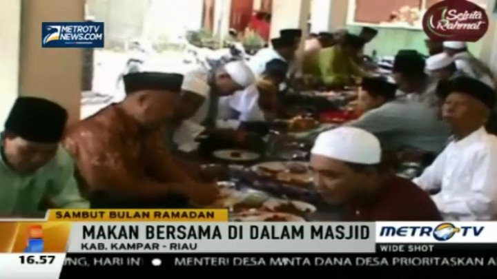 Sambut Ramadan, Warga Riau Gelar Tradisi Makan Bajambau