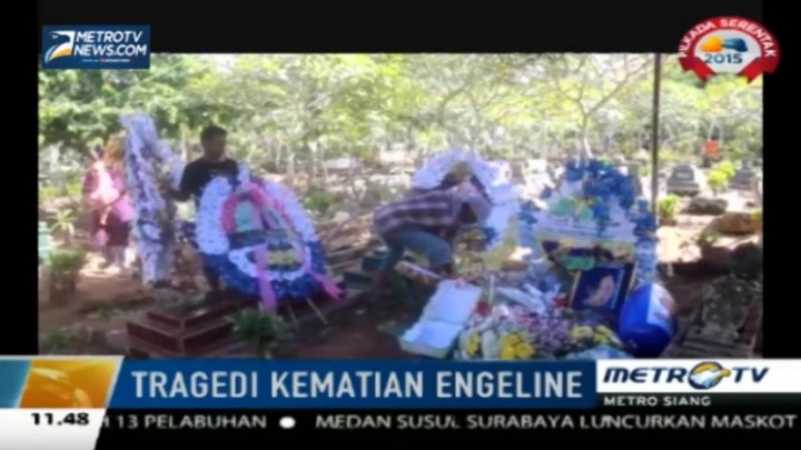 Karangan Bunga Duka Cita Hiasi Makam Angeline