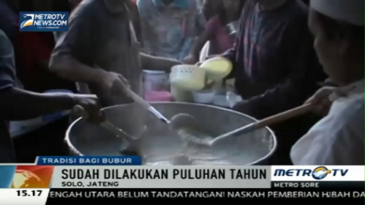Tradisi Bagi Bubur Jelang Buka Puasa di Solo