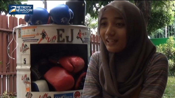 Arsitek Cantik Berjilbab Ini Suka Bertinju      