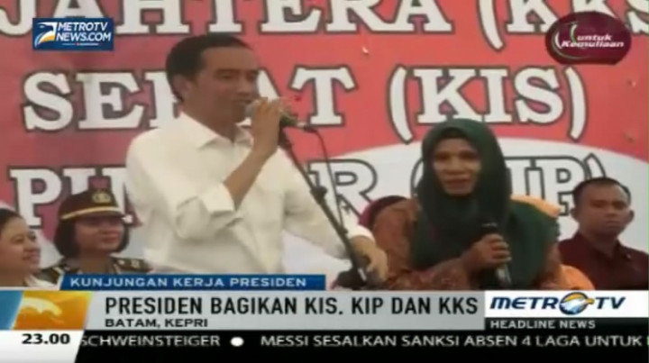 Jokowi Bagikan Kartu Sakti untuk Warga Batam 