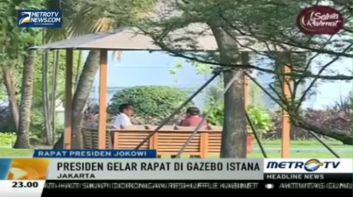 Jokowi, JK, dan Kapolri Rapat Mendadak di Gazebo Istana 