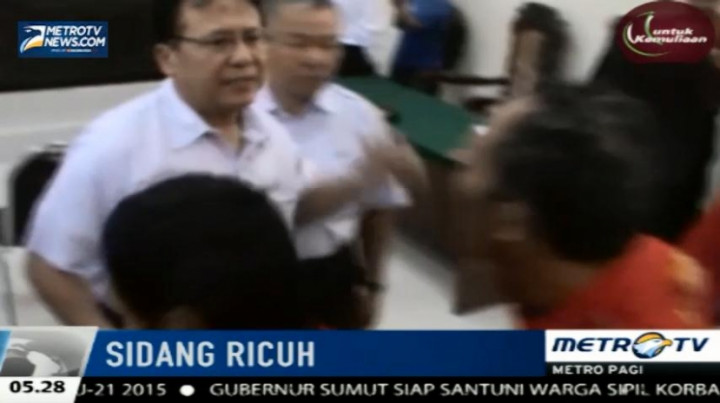 Sidang Putusan Sementara Kasus Gaji Dibawah UMK Berakhir Ricuh