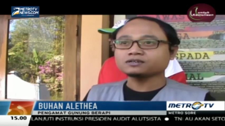 Pengamat: Ada Titik Panas Baru di Lereng Gunung Raung