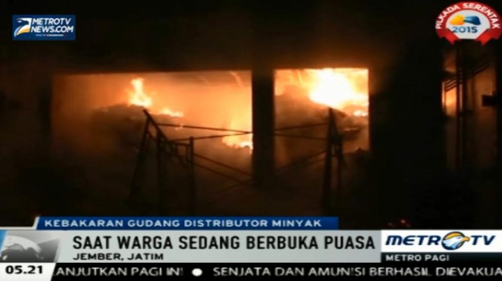 Gudang Distributor Minyak Goreng dan Kertas Ludes Dilalap Api