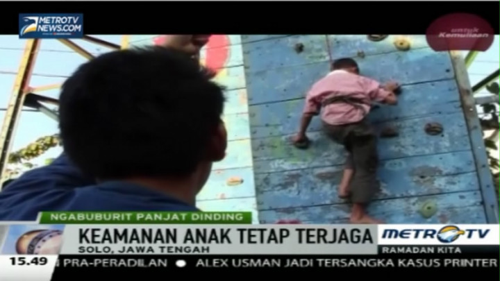 Ngabuburit, Anak-anak di Solo Belajar Panjat Dinding  