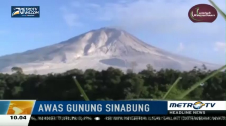Sinabung Terus Keluarkan Asap Putih Tebal