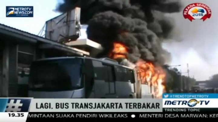 Video Amatir Terbakarnya Bus TransJakarta di Salemba