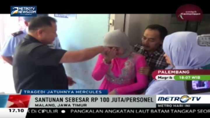 Keluarga TNI Korban Hercules Terima Santunan Rp100 Juta