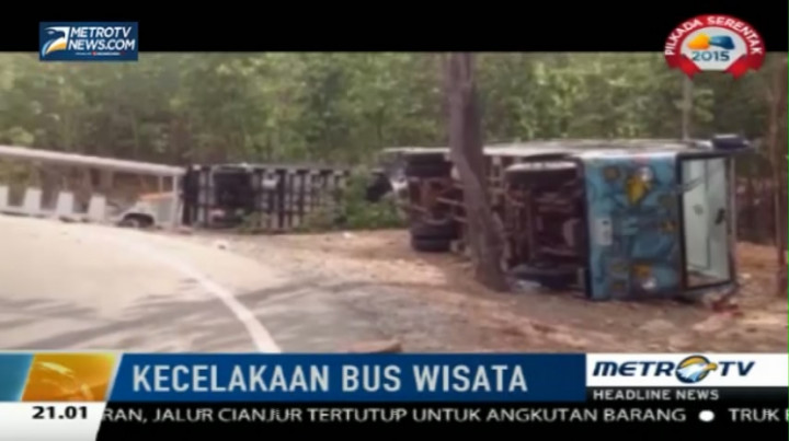 Dua Bus Wisata Bertabrakan, 5 Tewas dan 30 Terluka