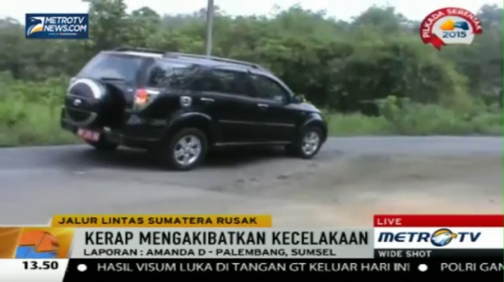 Jalan Rusak Ganggu Jalur Mudik di Lahat 