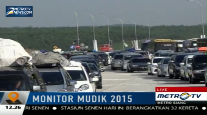  Lamanya Transaksi Pembayaran Picu Penumpukan Kendaraan di Tol Cikopo