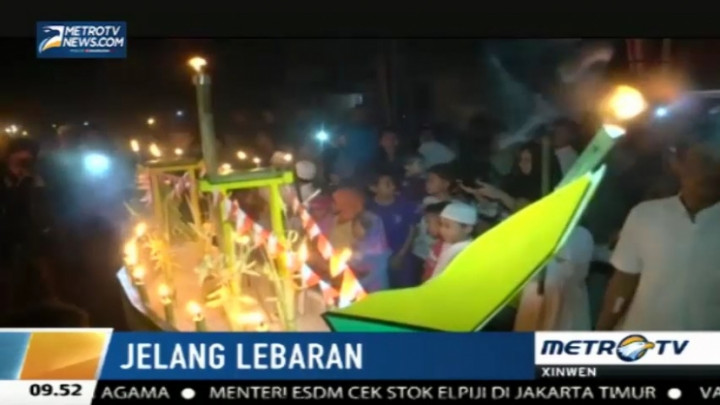 Sambut Lebaran, Warga Ternate Gelar Ritual Bakar Lampu Obor