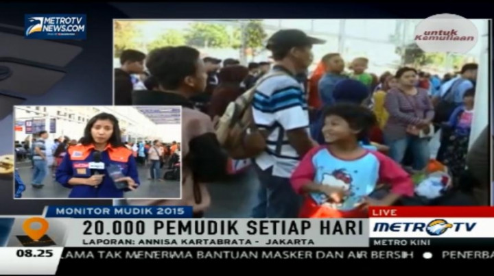Hari Kedua Lebaran, Stasiun Senen Masih Dipadati Pemudik