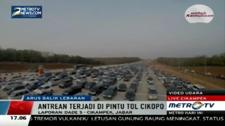 Antrean Kendaraan di Exit Tol Cikopo Capai 5 Km