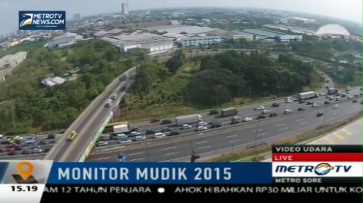  Lalin Padat, Pemudik Tujuan Cikarang Utama Dialihkan 