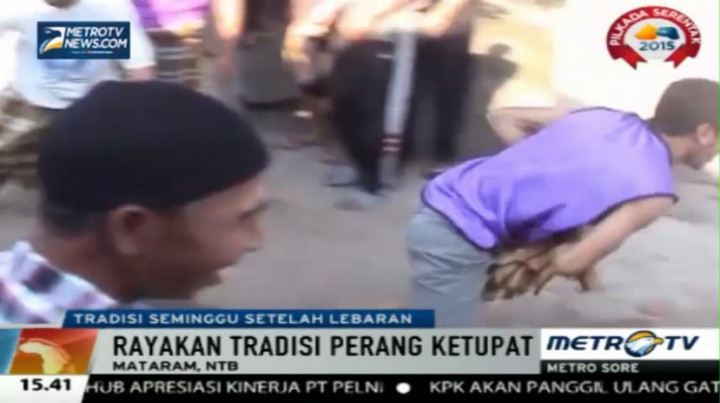 H+7 Lebaran, Warga Lombok Utara Rayakan Tradisi Perang Ketupat