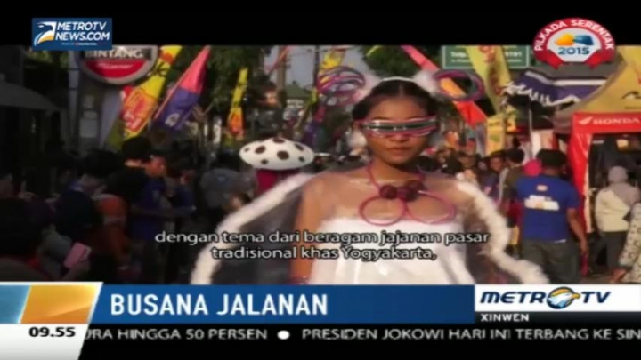 Aksi Unik Peragaan Busana di Jalanan Yogyakarta