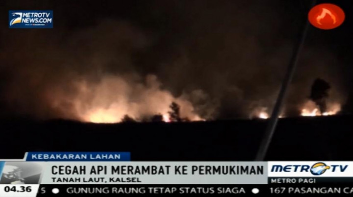 Kebakaran Lahan di Tanah Laut Merambat ke Pemukiman Warga