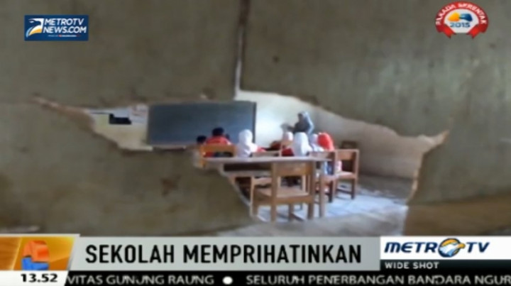 Miris, Siswa Sekolah Ini Belajar di Kelas yang Terancam Roboh
