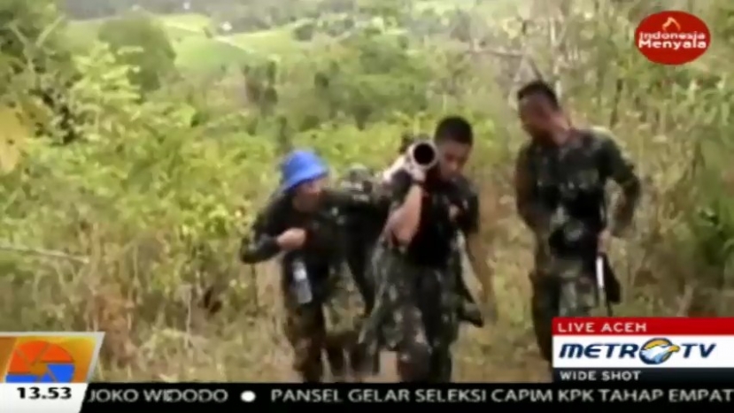 Peringati HUT RI, TNI dan Warga Pidie Kibarkan Bendera Raksasa 