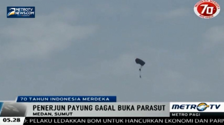 Atraksi Terjun Payung Peringatan HUT Kemerdekaan RI Diwarnai Insiden