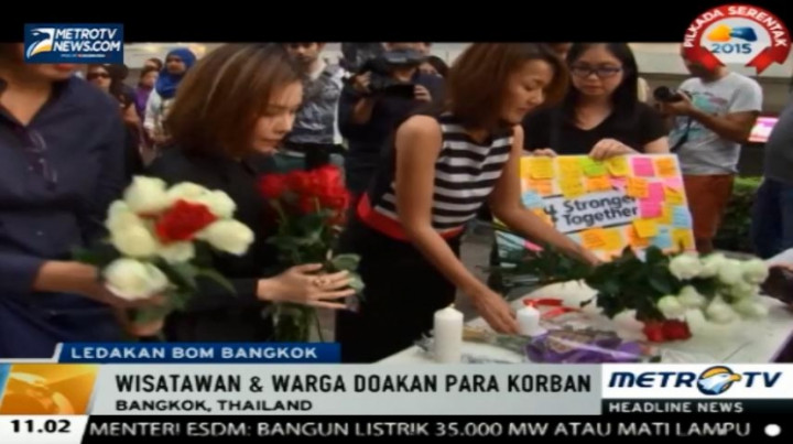 Wisatawan dan Warga Bangkok Gelar Doa Bersama di Lokasi Ledakan Bom