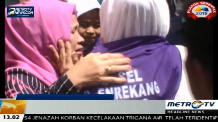 Tangis Keluarga Iringi Pemberangkatan Calhaj Enrekang