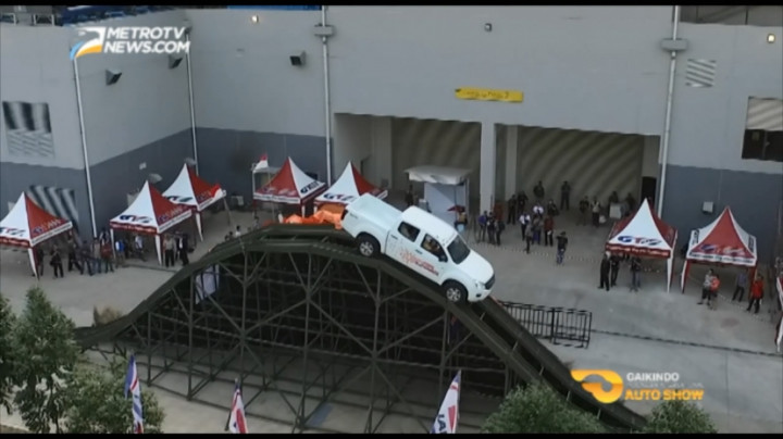 Serunya Test Drive Mobil 4x4 di GIIAS 2015  