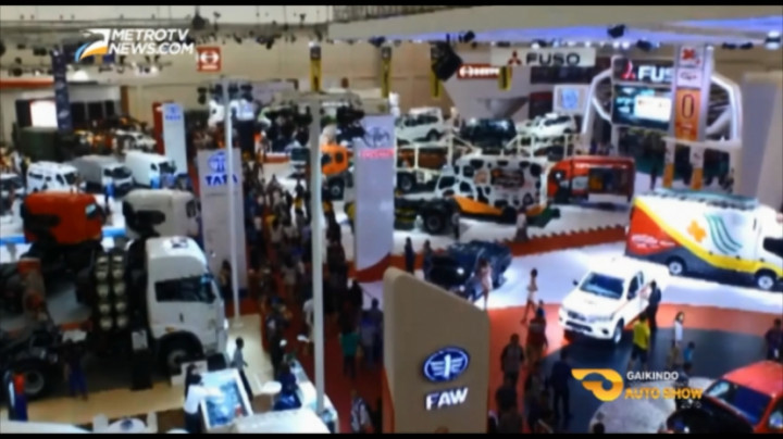 Truk Berebut Perhatian di GIIAS 2015