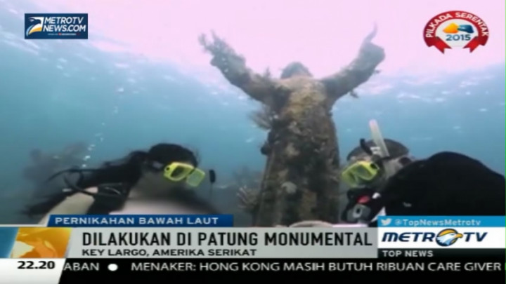 Wah, Pasangan Ini Menikah di Bawah Laut