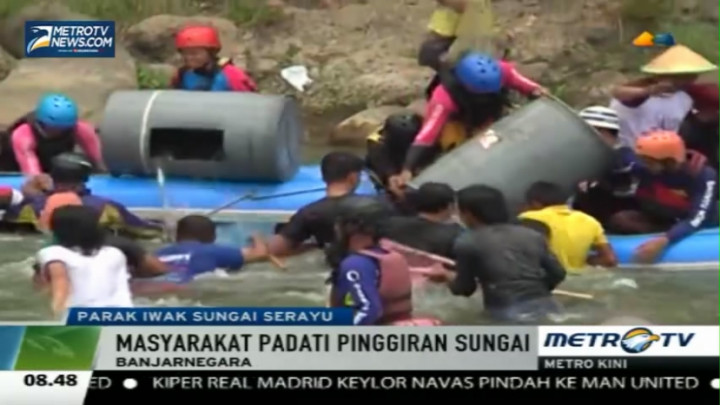 Meriahnya Pesta Parak Iwak di Banjarnegara