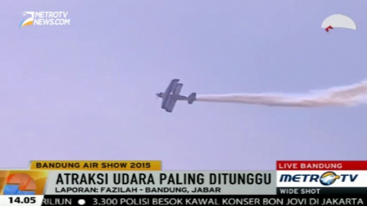 Aksi Akrobatik Pesawat Paling Ditunggu Pengunjung BAS 2105