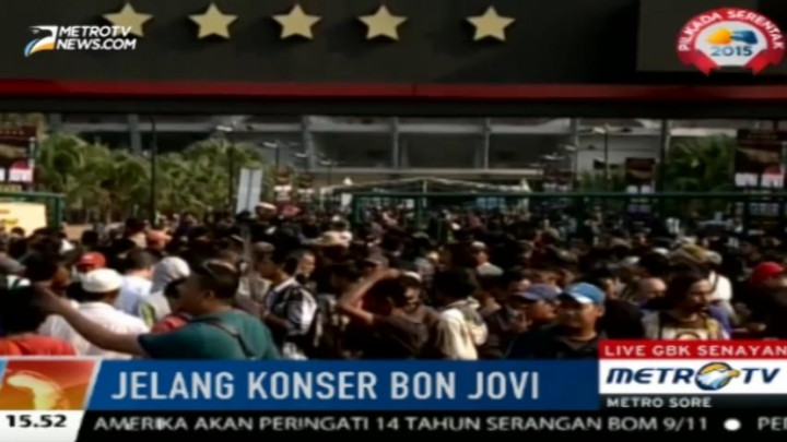 Ribuan Penggemar Padati GBK Jelang Konser Bon Jovi