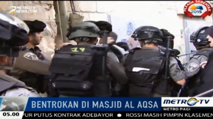 Polisi Berupaya Redam Bentrokan di Masjidil Aqsa
