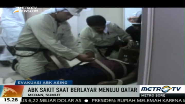 Tim SAR Evakuasi ABK Asing di Tengah Laut