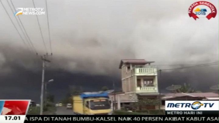 Semburan Awan Panas Sinabung Capai Ketinggian 4000 Meter