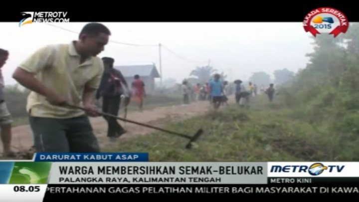 Antisipasi Kebakaran Lahan, Warga Palangkaraya Bersihkan Semak Belukar