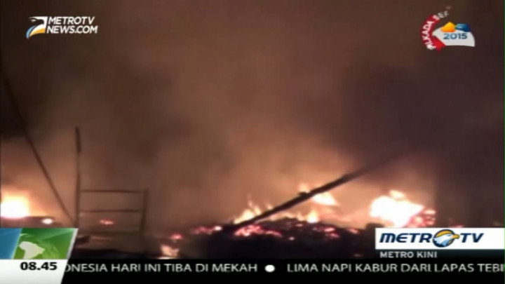 Sebuah Gudang Meubel di Lamongan Ludes Terbakar