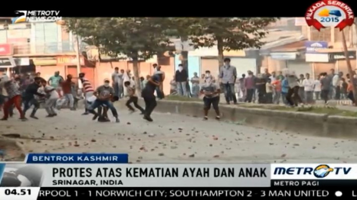 Bentrok Warga dengan Polisi di Kota Srinagar-India