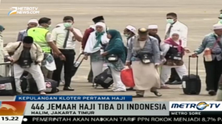 Kelompok Terbang Pertama Embarkasi Bekasi Tiba di Tanah Air