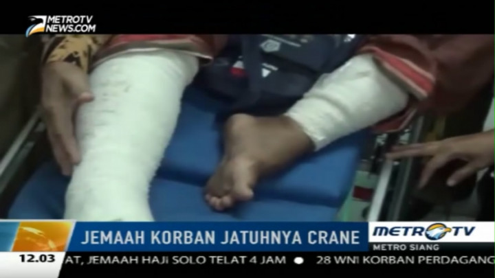 Seorang Korban Crane Pulang dengan Kaki Patah