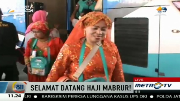 Pulang Haji, Jemaah Asal Makassar Kenakan Pakaian Jodha