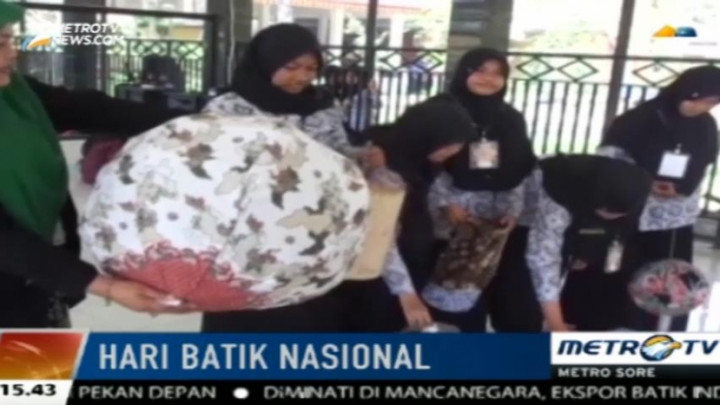 Hari Batik Nasional, Siswa-siswi di Banyumas Hias Lampion dengan Batik
