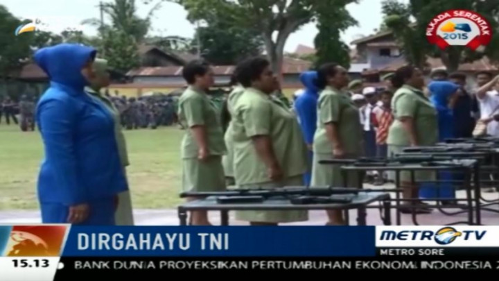 Para Istri TNI di Manokwari Unjuk Kebolehan Bongkar Pasang Senjata