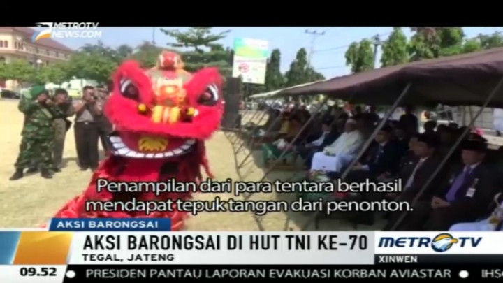 Aksi Barongsai Meriahkan Peringatan HUT ke-70 TNI 